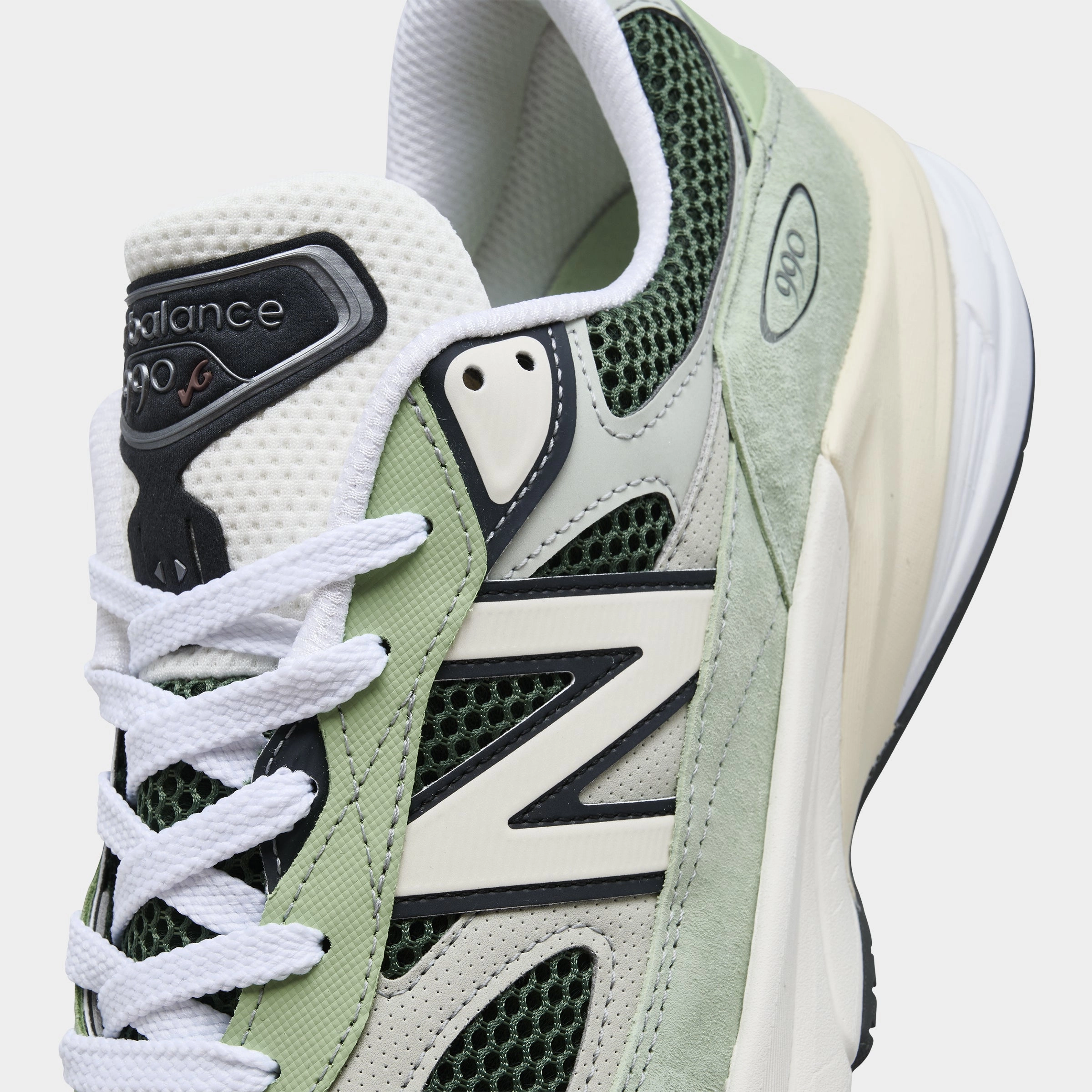 New Balance 990v6 MADE in USA Avocado / Natural Mint