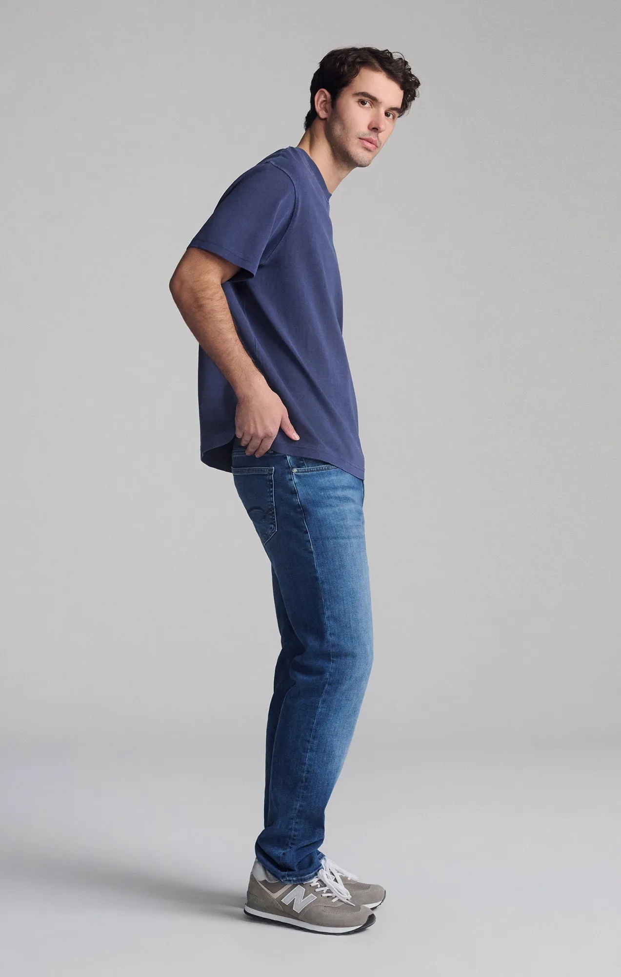 SHORT SLEEVE CREW NECK T-SHIRT IN BLACK IRIS