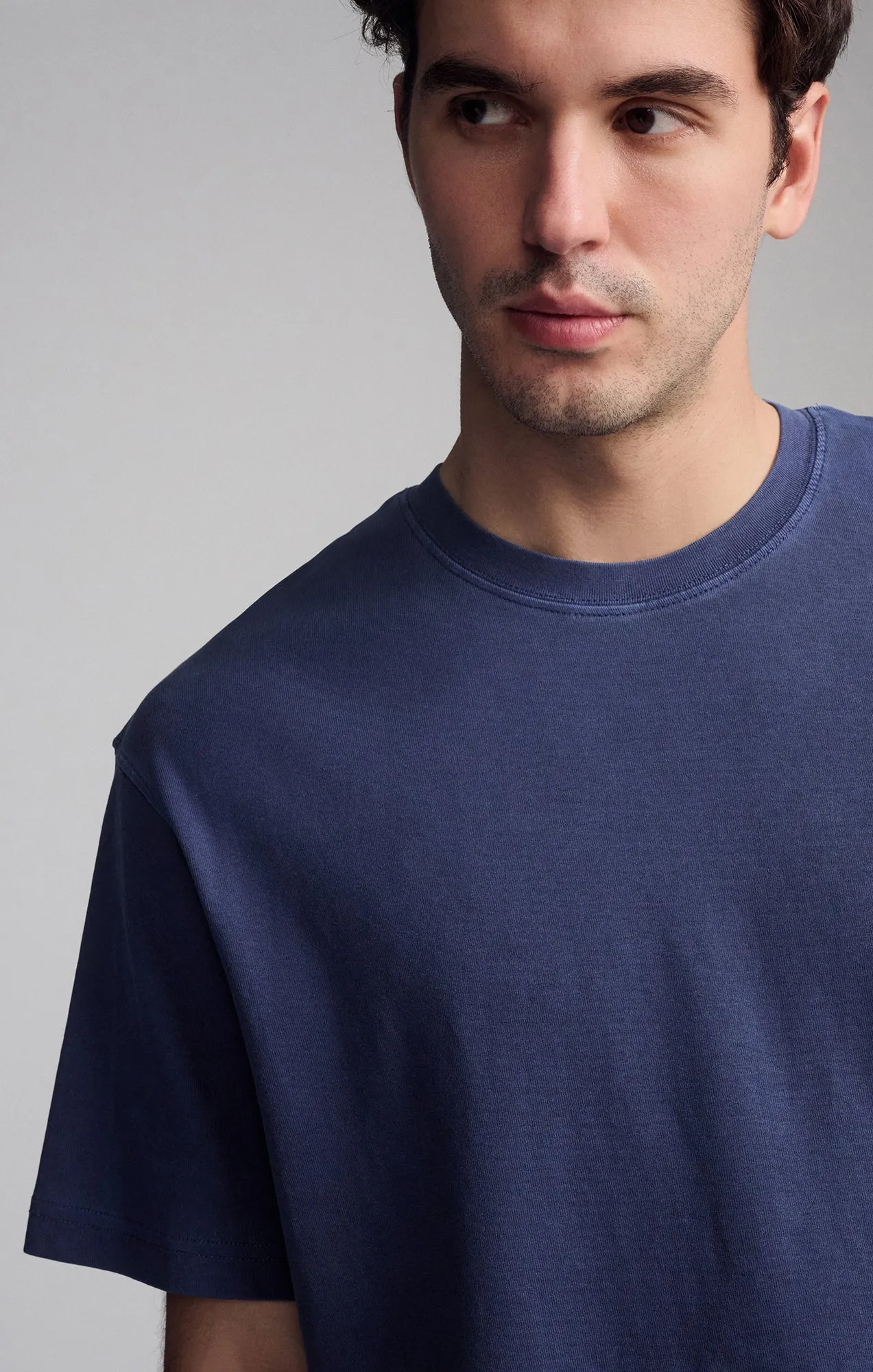 SHORT SLEEVE CREW NECK T-SHIRT IN BLACK IRIS
