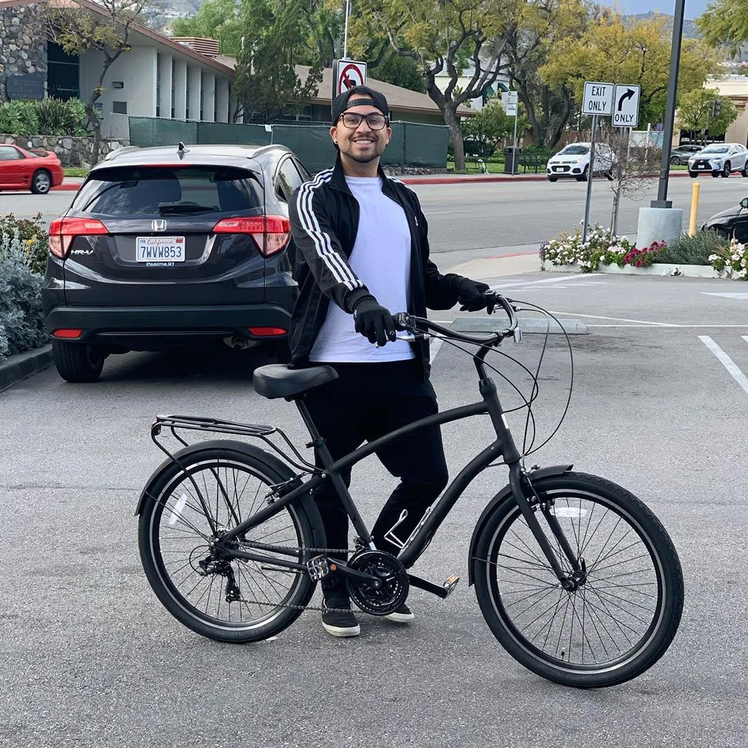 sixthreezero EVRYjourney Deluxe Men's 26" 7 Speed Hybrid Cruiser Bicycle w/ Integrated Lock, Basket, Light