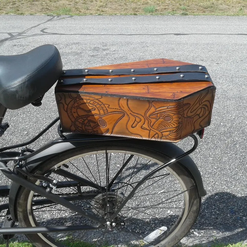 sixthreezero EVRYjourney Deluxe Men's 26" 7 Speed Hybrid Cruiser Bicycle w/ Integrated Lock, Basket, Light