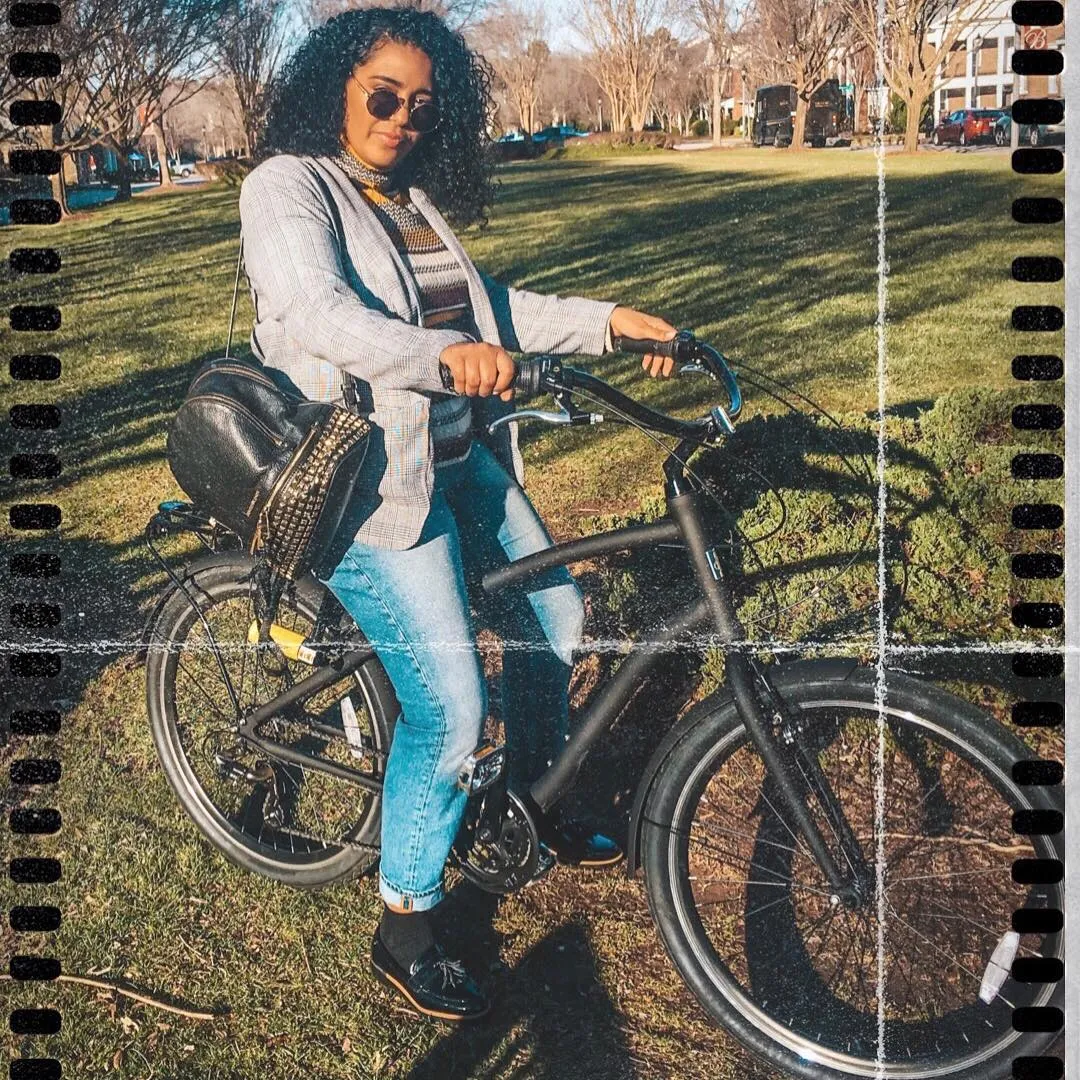 sixthreezero EVRYjourney Deluxe Men's 26" 7 Speed Hybrid Cruiser Bicycle w/ Integrated Lock, Basket, Light