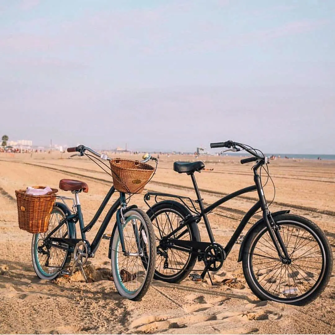 sixthreezero EVRYjourney Deluxe Men's 26" 7 Speed Hybrid Cruiser Bicycle w/ Integrated Lock, Basket, Light