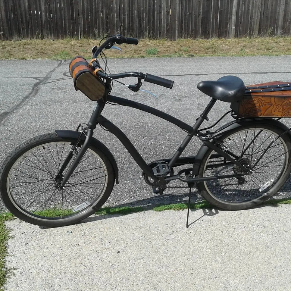 sixthreezero EVRYjourney Deluxe Men's 26" 7 Speed Hybrid Cruiser Bicycle w/ Integrated Lock, Basket, Light