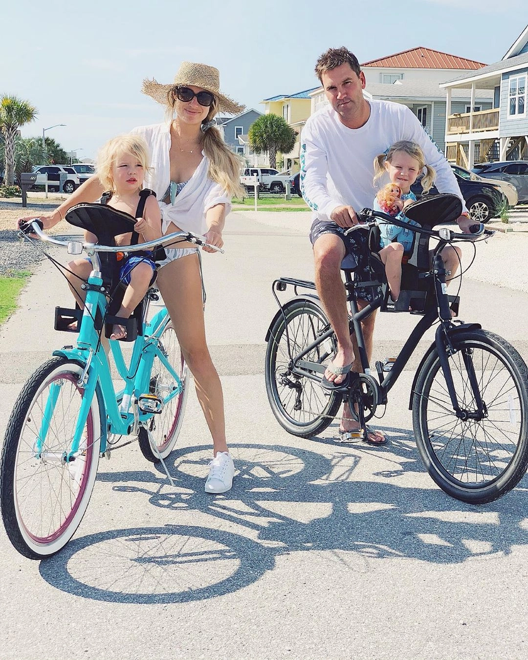 sixthreezero EVRYjourney Men's w/ Integrated Lock 26" 7-Speed Sport Hybrid Cruiser Bicycle