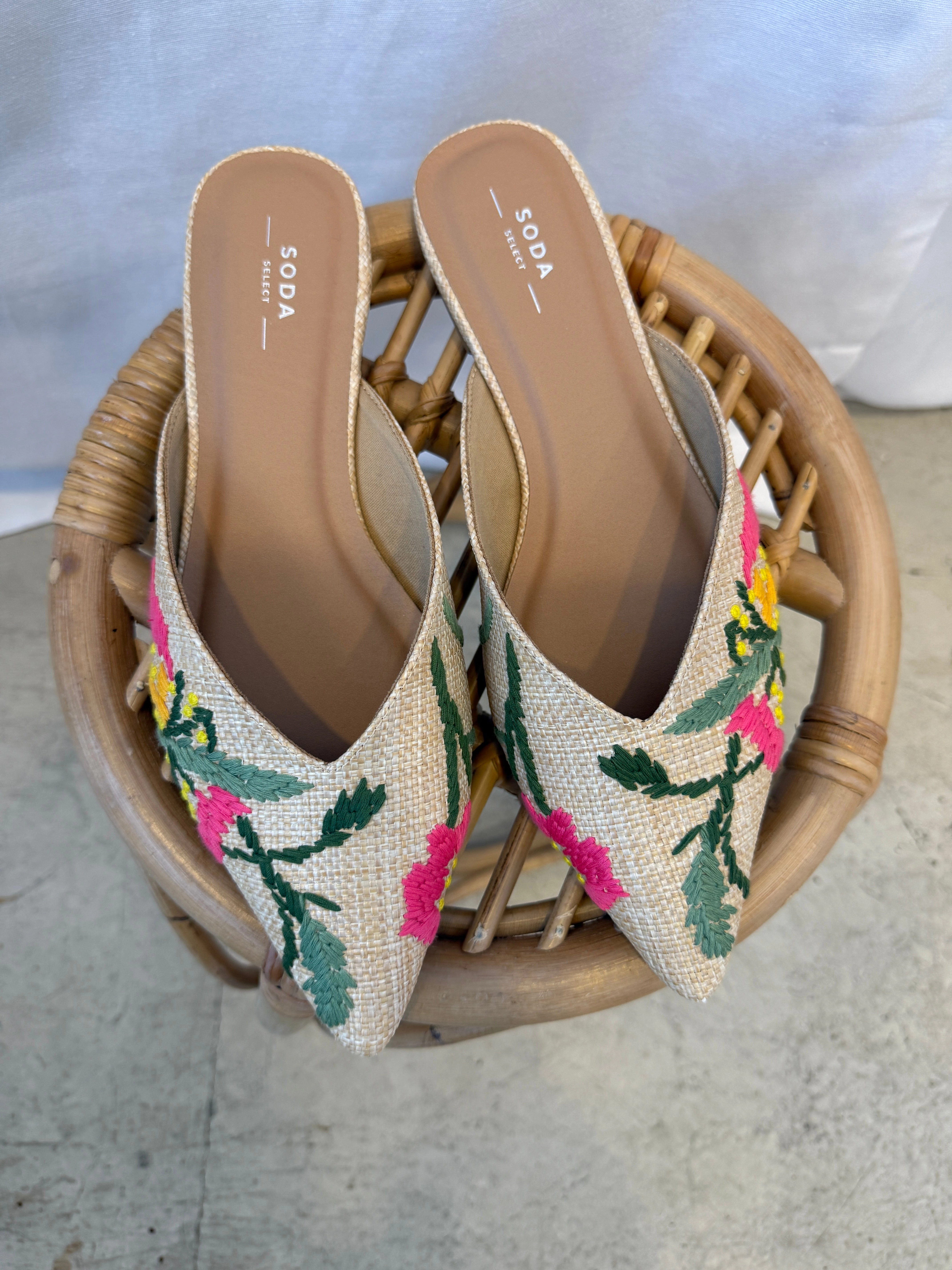 Soda Poise Flat Floral Mule