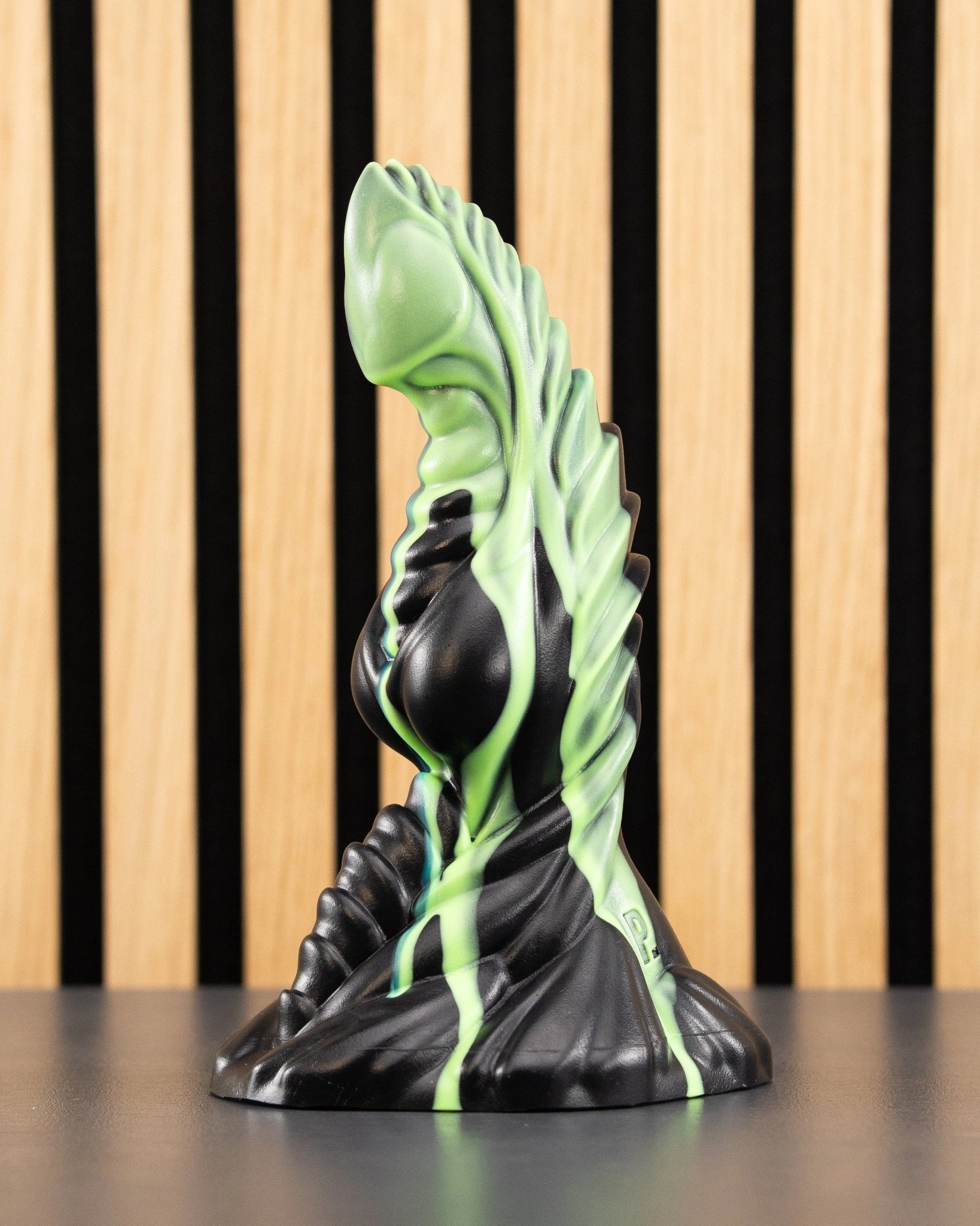 Weaver - Large, Medium
